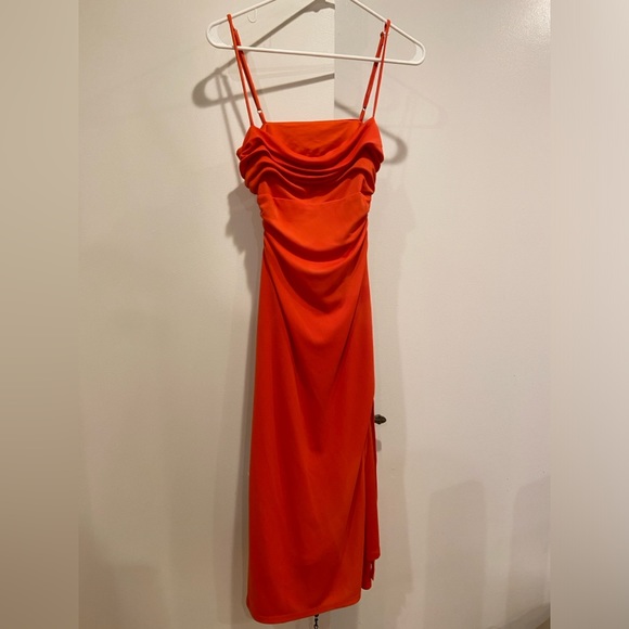ASTR Geller Rushed Midi Dress - Picture 5 of 14